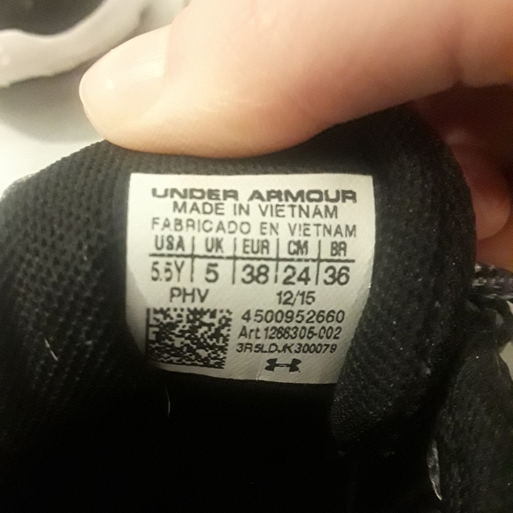 Under Armour Sneakers - Picture 4 of 4